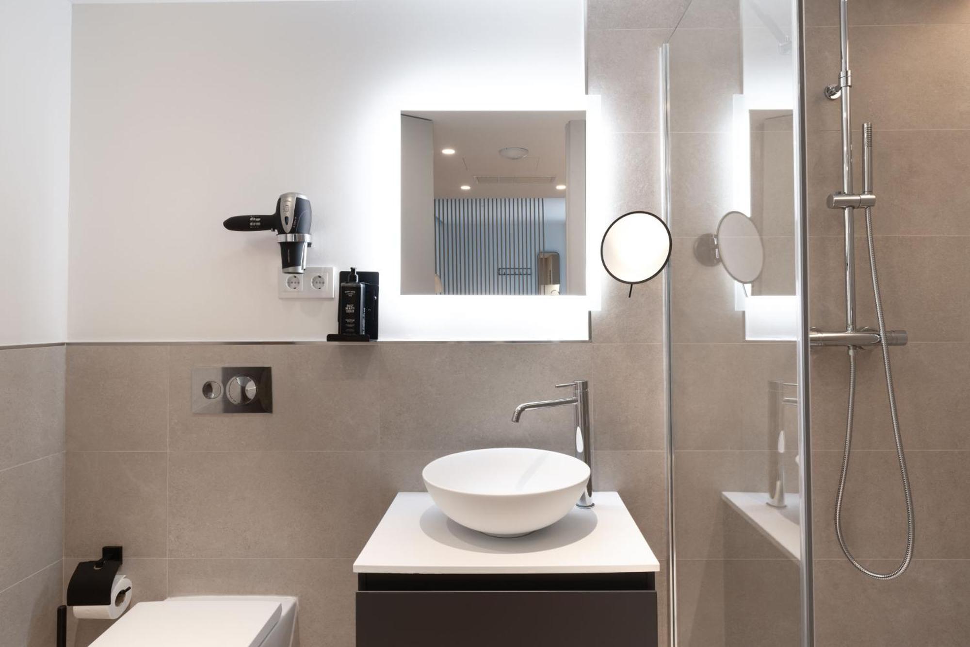 Limehome Madrid Calle De Juan Hurtado De Mendoza Екстериор снимка