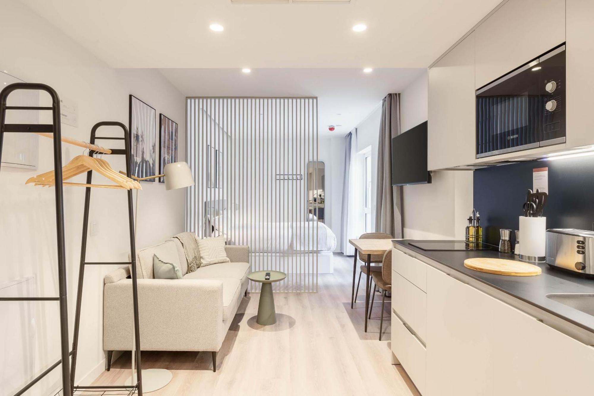 Limehome Madrid Calle De Juan Hurtado De Mendoza Екстериор снимка